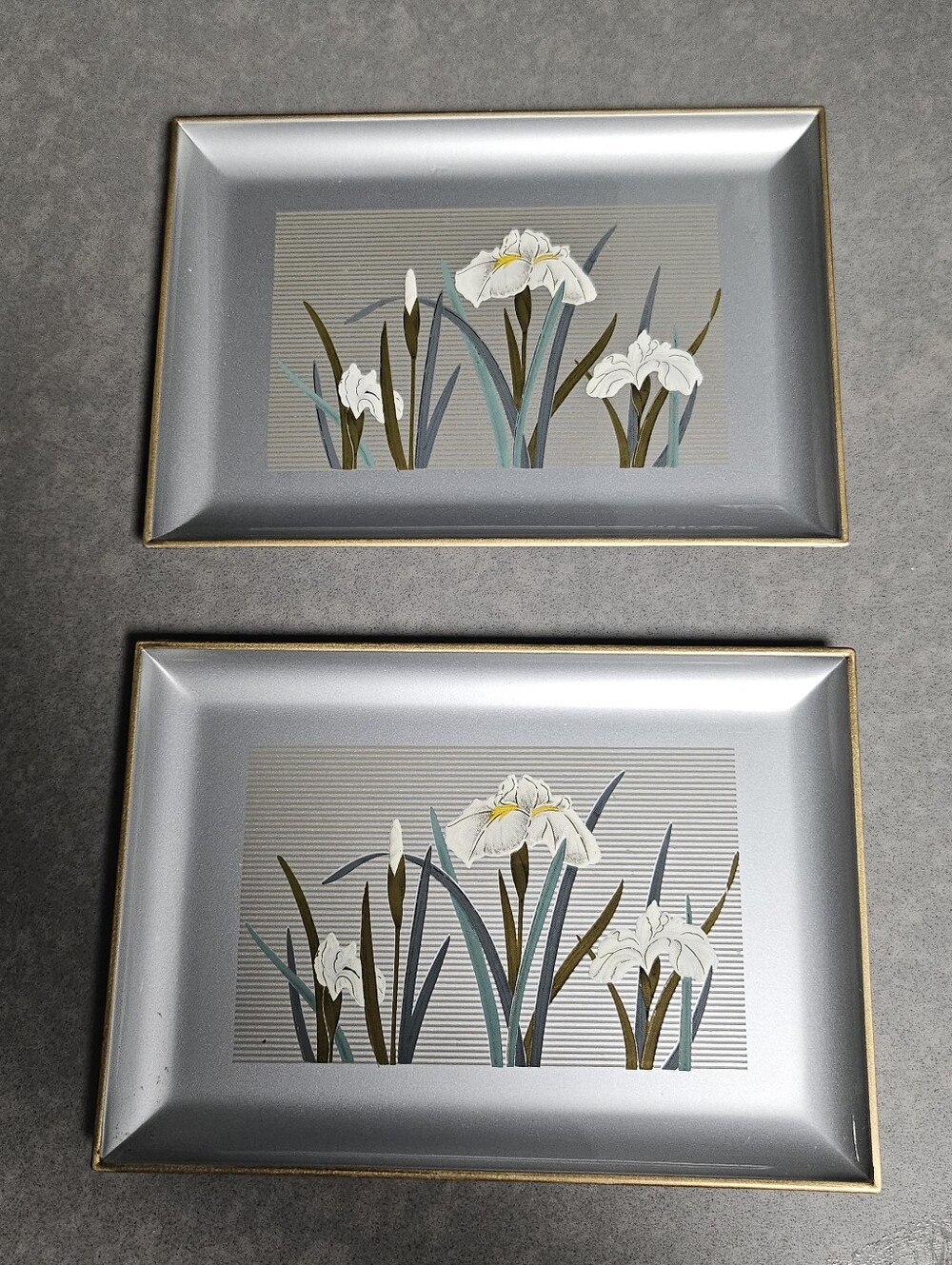 ​Vintage Otagiri Japan White Iris Lacquerware Trays Set of 2 Small Vanity Trays